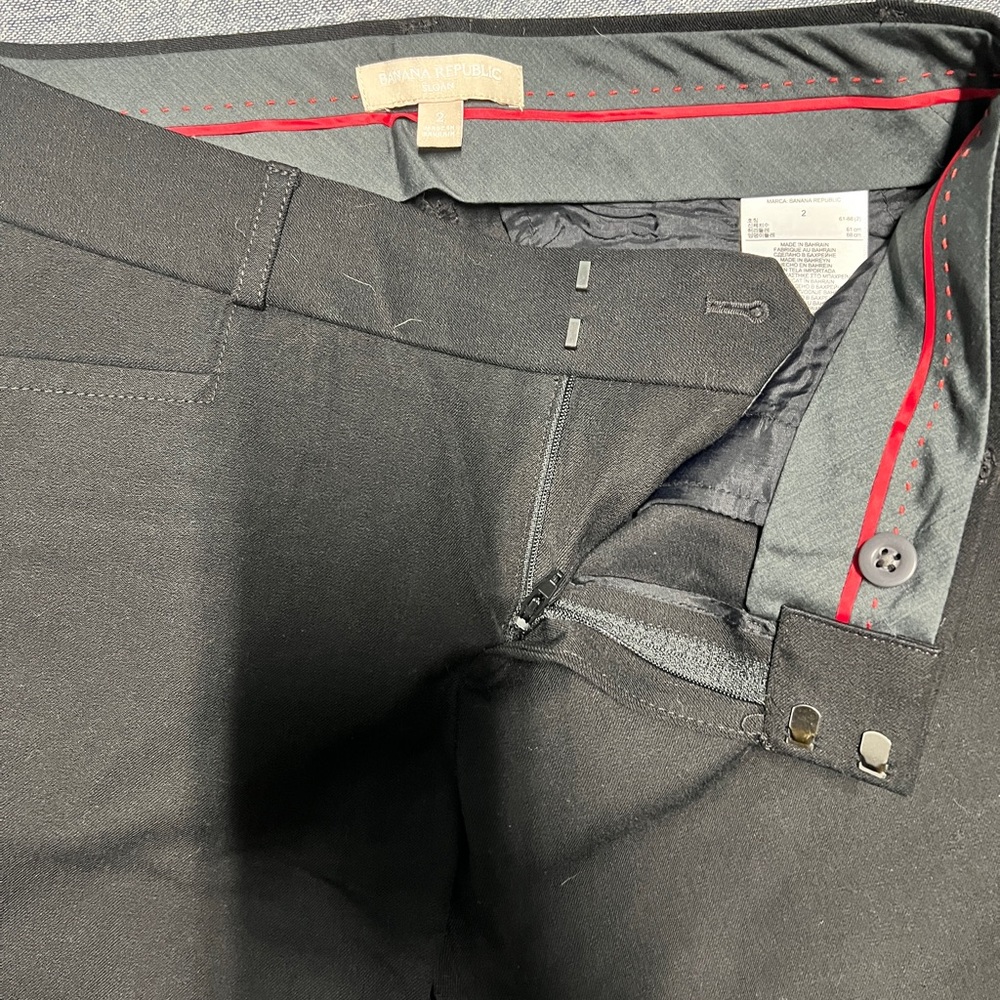 Black size 2 dress pants pockets on front and back